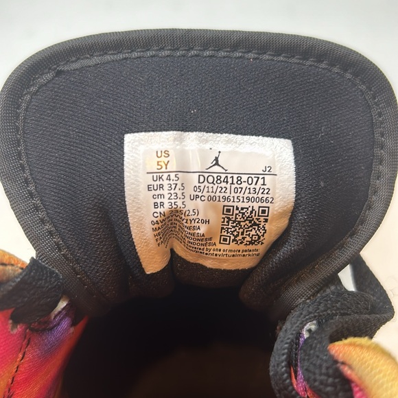 Air Jordan 1 Mid SE Sneakers - Picture 10 of 11